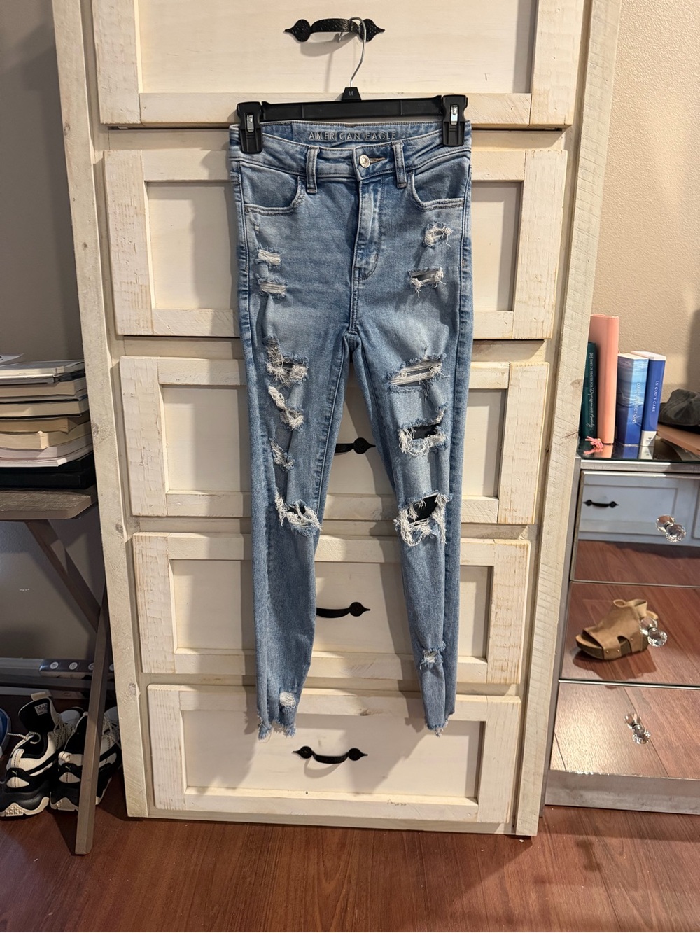 American Eagle Light Blue Distressed Women’s Jeans